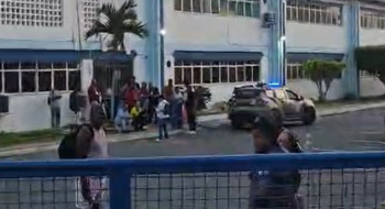 Eleitores relatam urnas fechadas e falta de transporte em Salvador