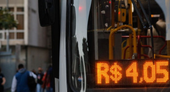 Em livro, deputado defende fundo para oferecer transporte gratuito