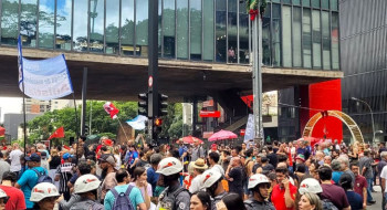 Em várias capitais, manifestantes vão às ruas contra PL da Dosimetria