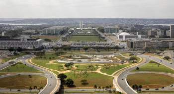 Emendas parlamentares e juros da dívida apertam investimentos públicos