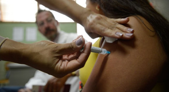 Empresas deverão informar trabalhadores sobre cânceres e vacina