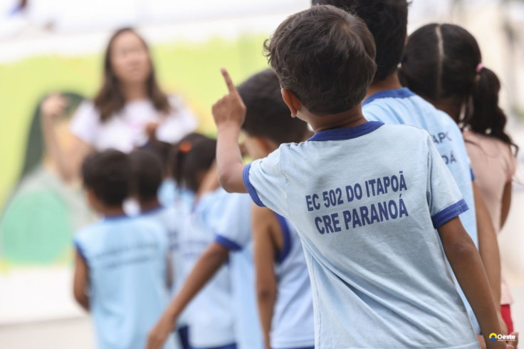 Ensino fundamental atinge 99,5% de frequência; atraso escolar cai