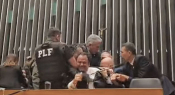 Entidades condenam retirada da imprensa na Câmara