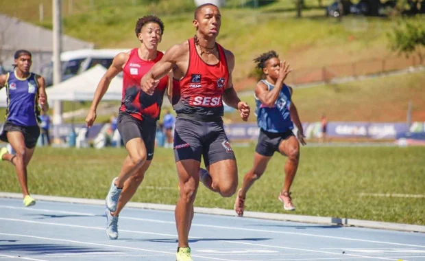 Erik Cardoso supera recorde nos 100 m, mas não tem marca homologada