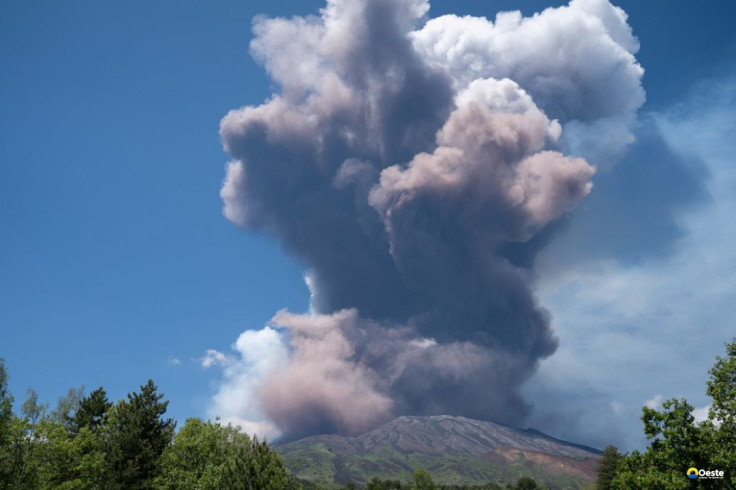 Erupção do Etna prolonga fechamento de aeroporto na Sicília