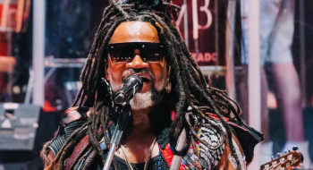 Especial da Rádio Nacional revisita carreira de Carlinhos Brown