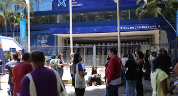 Estudantes chegam cedo para o Enem e relatam superação e confiança