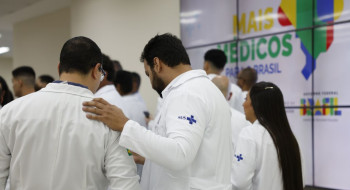 Estudantes de baixa renda de curso de medicina terão ajuda do governo