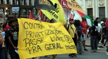 Estudantes protestam contra aumento da tarifa de ônibus em São Paulo