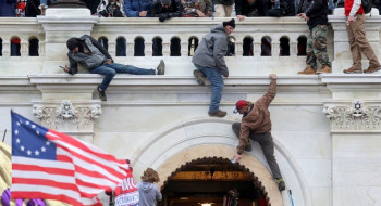 EUA lançam site onde reescrevem versão da invasão ao Capitólio