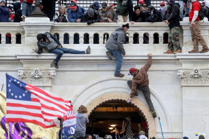 EUA lançam site onde reescrevem versão da invasão ao Capitólio