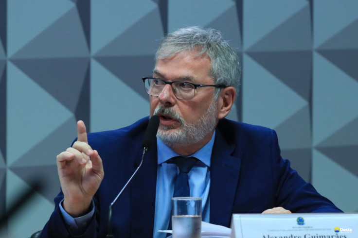 Ex-diretor do INSS nega vínculo político em depoimento à CPI