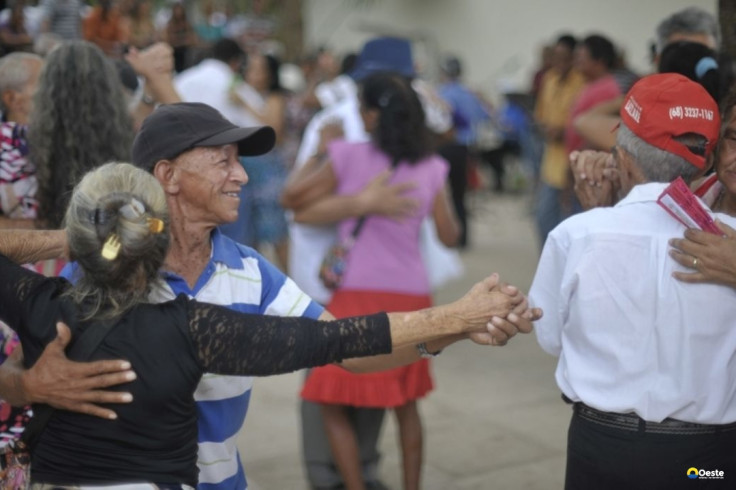 Expectativa de vida no país sobe para 76,6 anos, a maior já registrada