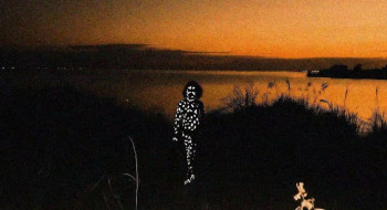 Exposição reelabora terror com obras de artistas LGBT+ em Fortaleza