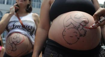 Fatores sociais e estruturais empurram mulheres para cesarianas