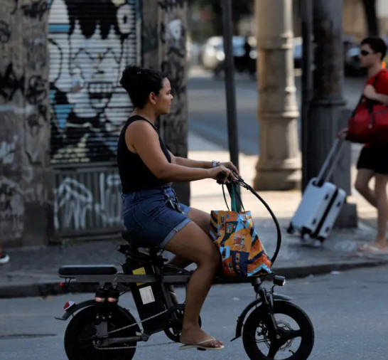 Fenômeno das bikes elétricas é tema do Caminhos da Reportagem