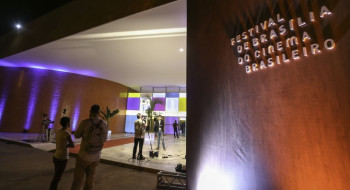 Festival de cinema de Brasília é cancelado; classe artística repudia
