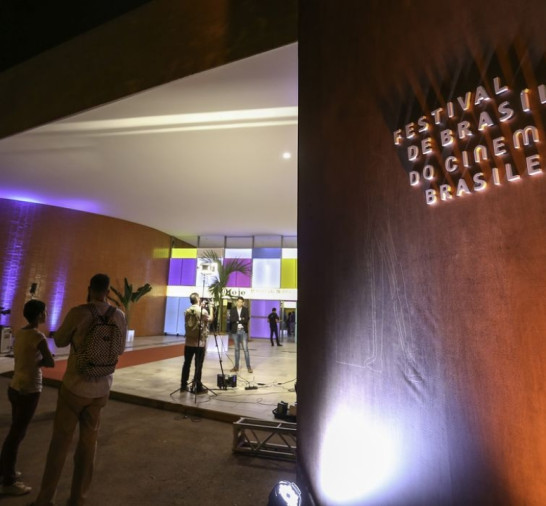 Festival de cinema de Brasília é cancelado; classe artística repudia