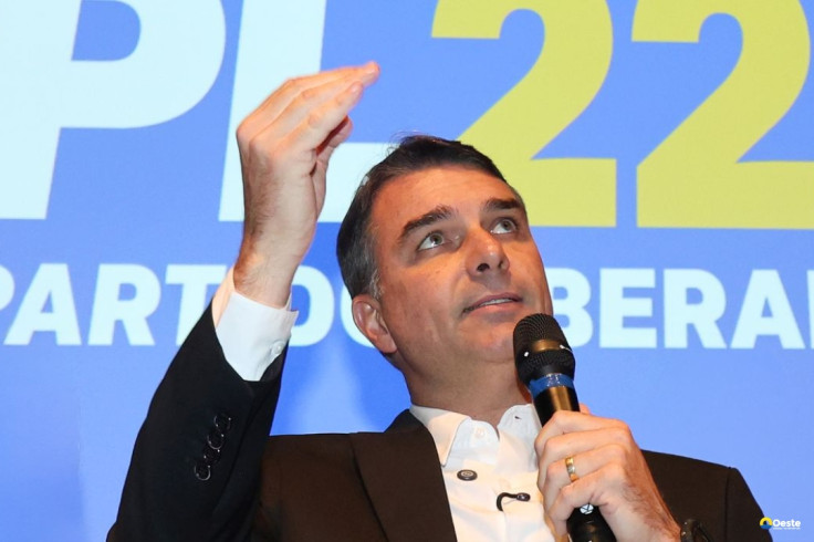 Filho mais velho de Bolsonaro, Flávio disputa a Presidência pelo PL