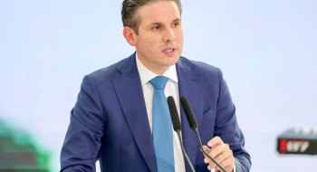 Fim da Escala 6x1 pode ser votado em maio, diz presidente da Câmara