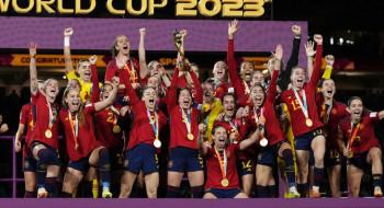 Finalista da Copa masculina, Espanha pode "unificar" títulos mundiais