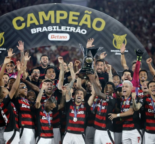 Flamengo derrota Ceará e coroa ano mágico com título Brasileiro