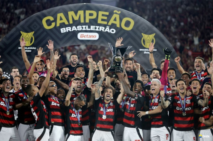 Flamengo derrota Ceará e coroa ano mágico com título Brasileiro