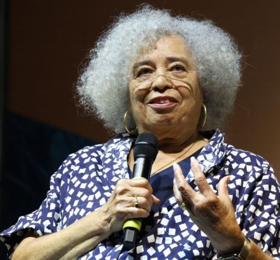 Flip: Angela Davis cita pensadores brasileiros e critica gentrificação