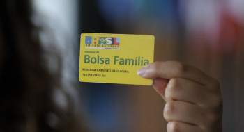 Fome recua mais em lares com Bolsa Família chefiados por mulher