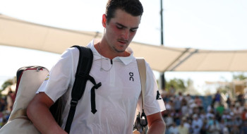 Fora de ritmo, João Fonseca cai na estreia do Aberto da Austrália