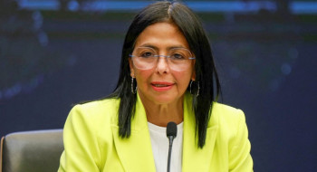 Forças Armadas da Venezuela reconhecem vice como presidente interina