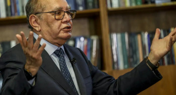 Gilmar Mendes suspende parte de decisão sobre impeachment de ministros