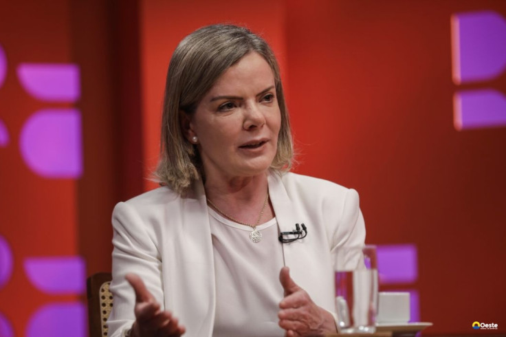 Gleisi diz que políticos de direita querem EUA intervindo no Brasil