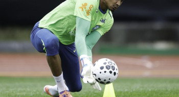 Goleiro John diz que primeira convocação para a seleção é um sonho