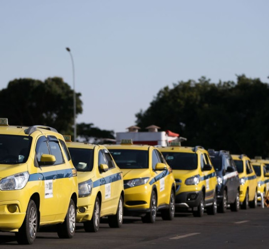Governo autoriza contrato de R$ 30 bi para motoristas de aplicativos