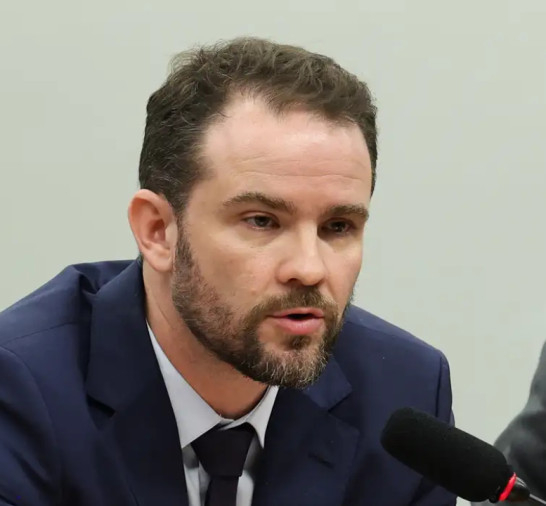 Governo buscará cumprir meta fiscal com diálogo, diz Durigan