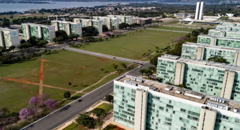Governo nomeia 500 aprovados no CNU para carreiras transversais