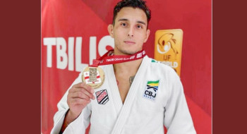 Guilherme Schimidt é bronze no Grand Slam de Tbilisi