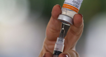 Há 5 anos, Brasil aplicava primeiras doses de vacina contra a covid-19