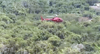 Helicóptero cai na zona oeste do Rio e deixa três pessoas mortas