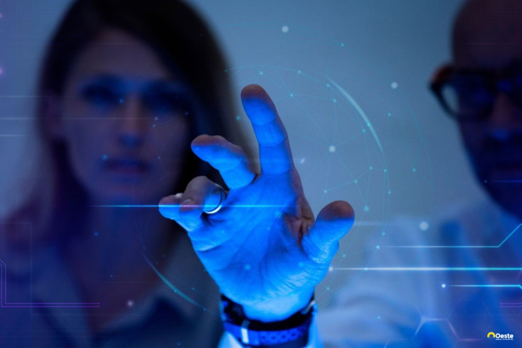 IA acelera desinformação e ameaça democracias, alerta pesquisa