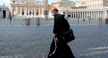 Igreja Católica é lenta para ajudar vítimas de abuso, diz comissão