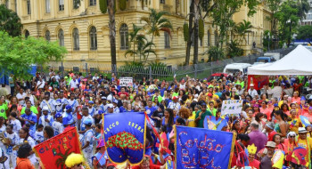 Ilú Obá De Min e Banda do Trem Elétrico abrem carnaval de rua em SP