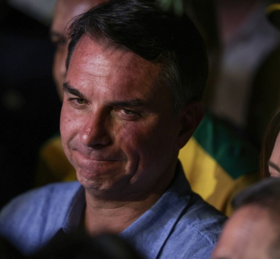 Imprensa internacional repercute fuga de Flávio Bolsonaro do Brasil