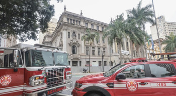 Incêndio atinge prédio da Faculdade de Direito da USP em São Paulo