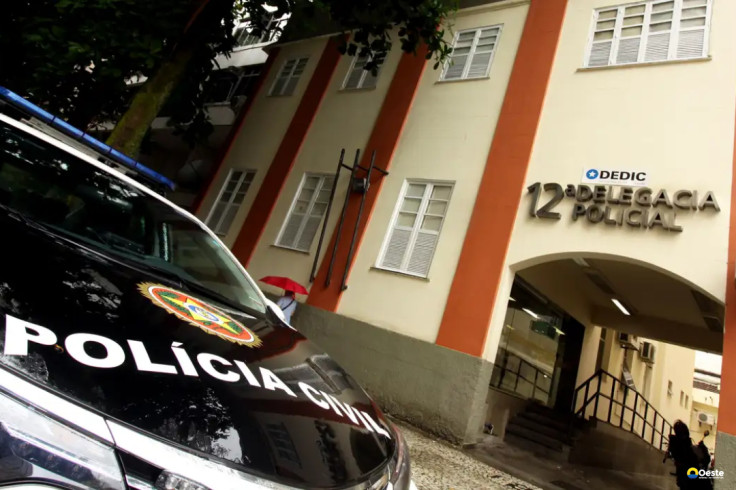 Indiciado por estupro coletivo no Rio se apresenta à polícia e é preso