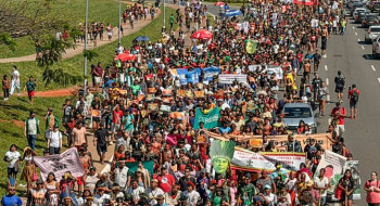 Indígenas de todo o Brasil ocupam a Esplanada dos Ministérios