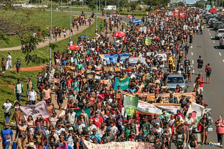 Indígenas de todo o Brasil ocupam a Esplanada dos Ministérios