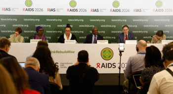 Infecções e mortes por HIV caem, mas falta de recursos ameaça avanços