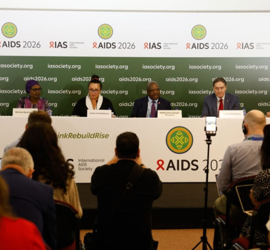 Infecções e mortes por HIV caem, mas falta de recursos ameaça avanços